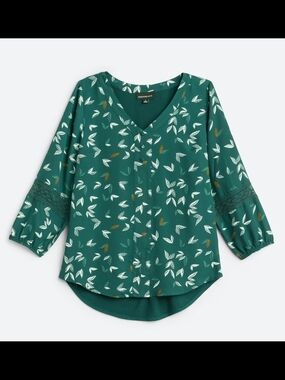 Fortune and Ivy Green Leaf-Print V-Neck Blouse with Lace Sleeve Detail